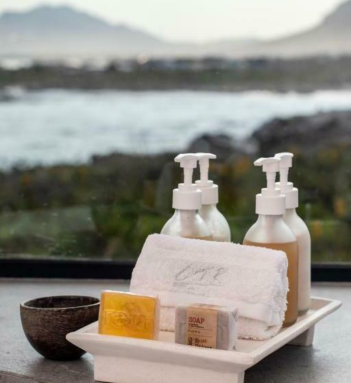 キングサイズベッドのスタンダードルーム, Ontherocksbb Solar Powered Guesthouse And Ocean Lodge