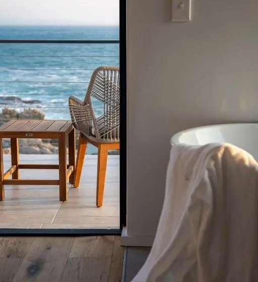キングサイズベッドのスタンダードルーム, Ontherocksbb Solar Powered Guesthouse And Ocean Lodge