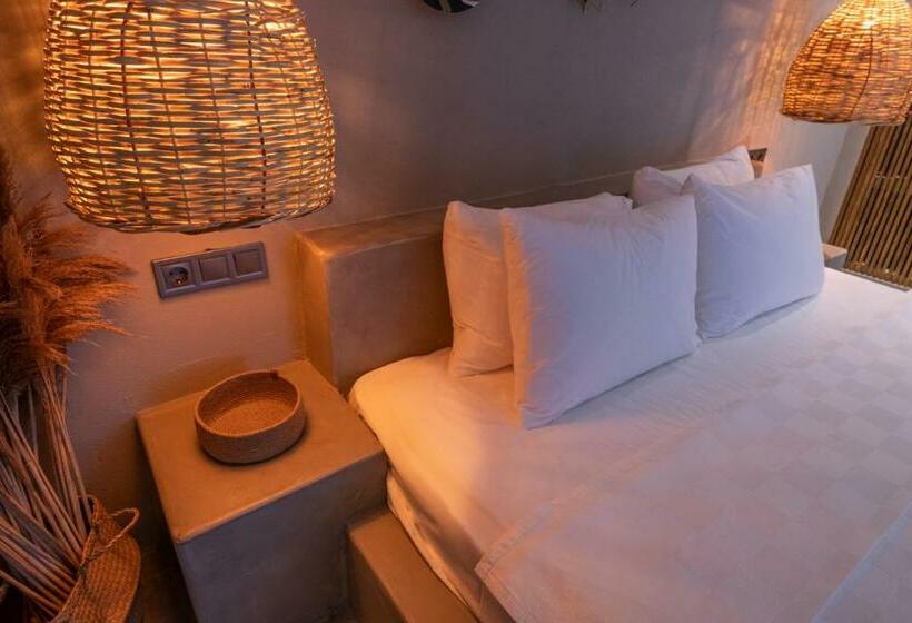 סוויטה דלוקס, Soas Suites