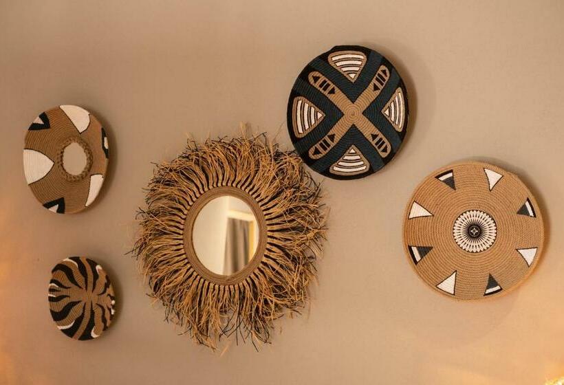 סוויטה דלוקס, Soas Suites