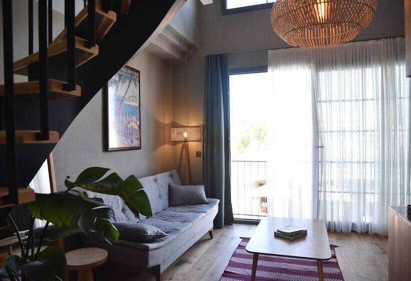 סוויטה, Soas Suites