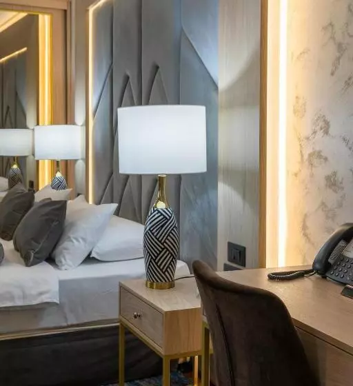 سوییت, A Hoteli   Hotel Izvor