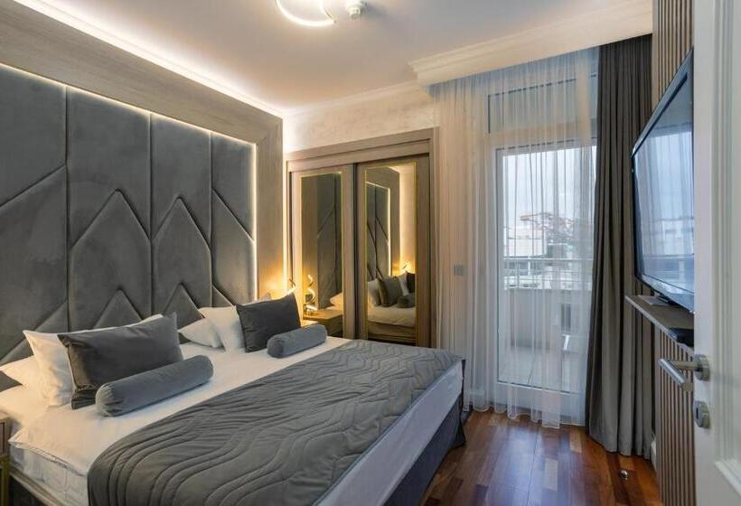 سوییت, A Hoteli   Hotel Izvor