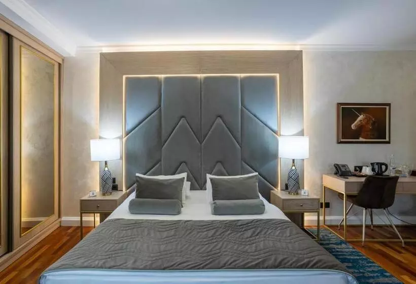 سوییت, A Hoteli   Hotel Izvor