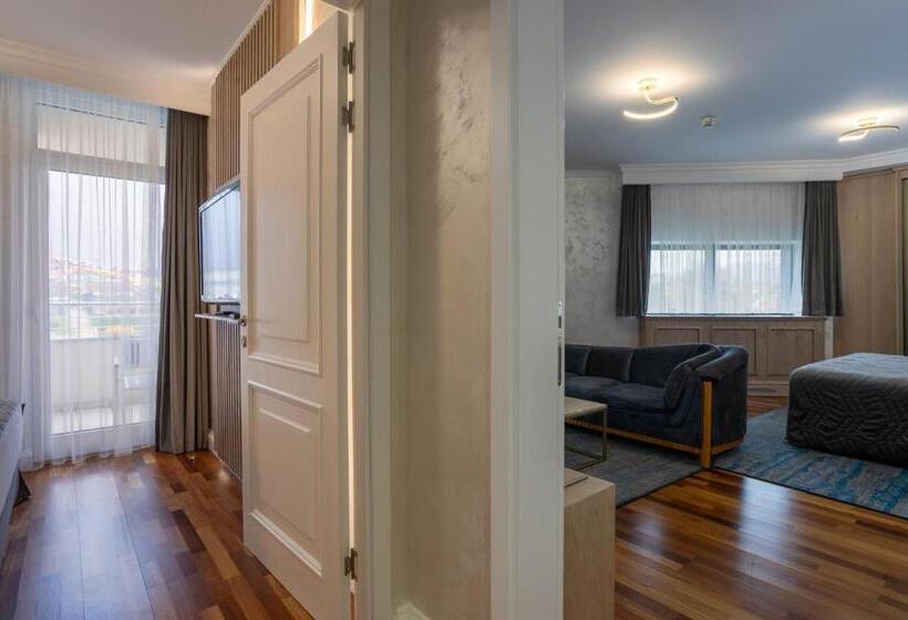 سوییت, A Hoteli   Hotel Izvor