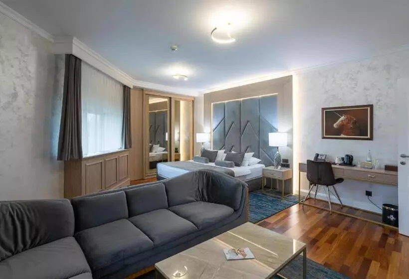 سوییت, A Hoteli   Hotel Izvor
