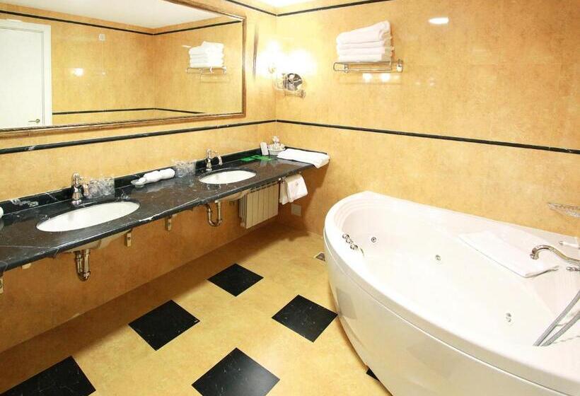 سوییت سوپریور, A Hoteli   Hotel Izvor