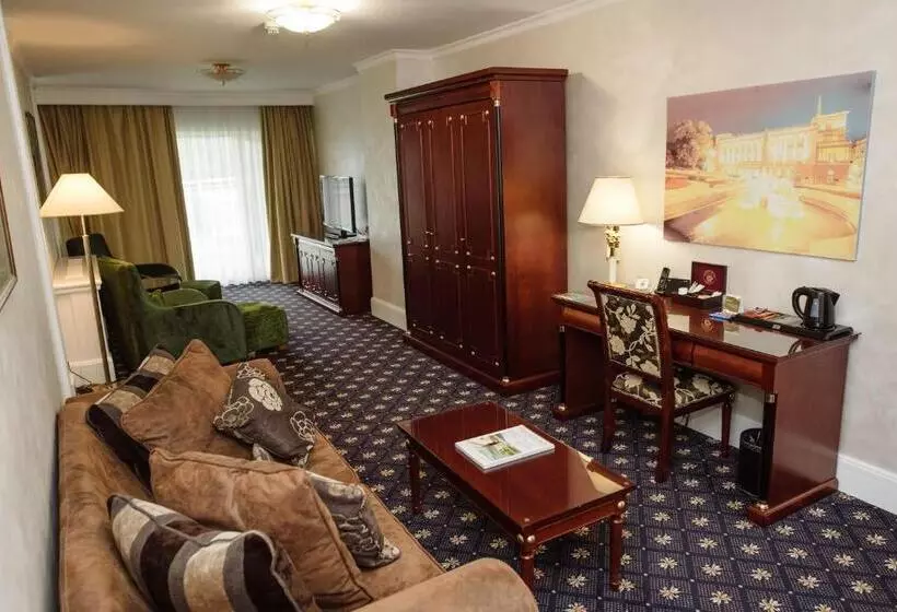 سوییت سوپریور, A Hoteli   Hotel Izvor