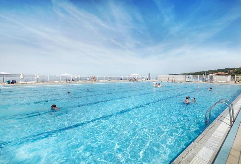 آپارتمان خانوادگی, Adria Apartments Hotel & Resort Adria Ankaran