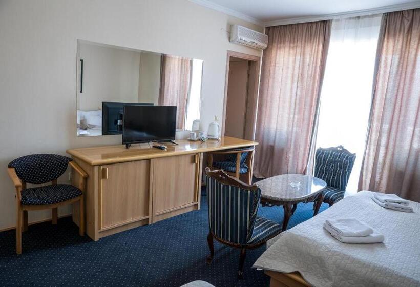 اتاق لوکس سه تخته, Garni Hotel Panorama Lux