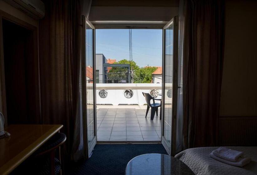 اتاق لوکس سه تخته, Garni Hotel Panorama Lux