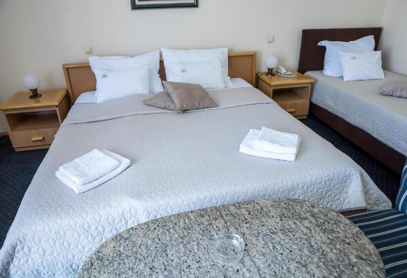 اتاق لوکس سه تخته, Garni Hotel Panorama Lux