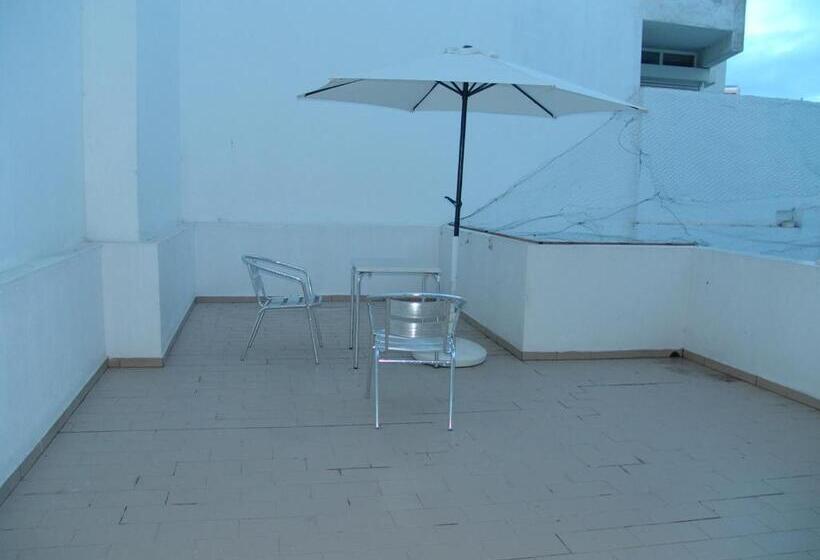 اتاق استاندارد سه نفره, Adelaide