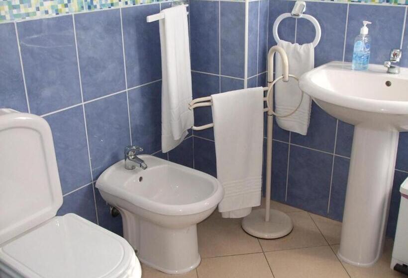 اتاق استاندارد سه نفره, Adelaide