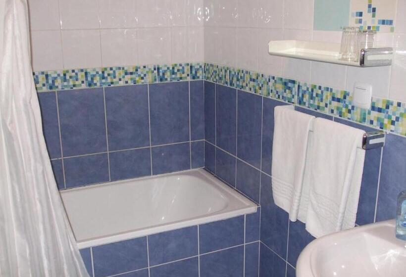 اتاق استاندارد سه نفره, Adelaide