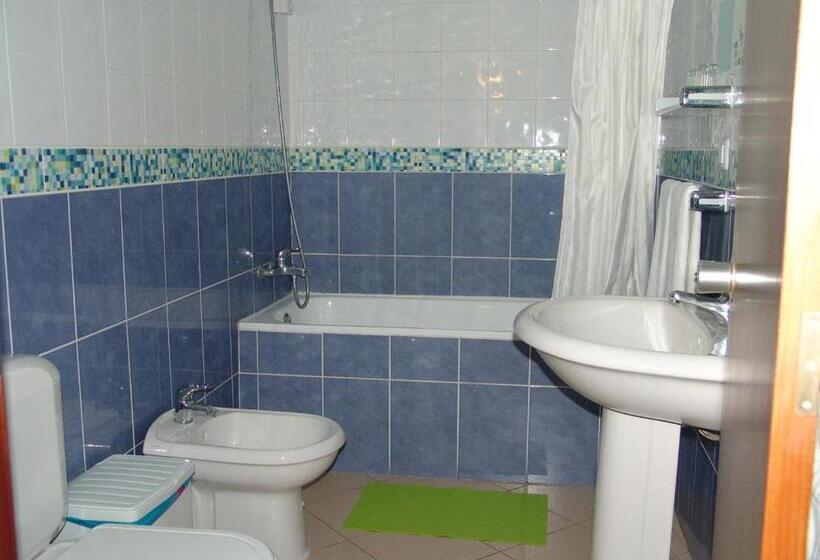 اتاق استاندارد چهار تخته, Adelaide