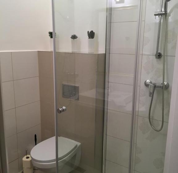 스탠다드 룸, Forras