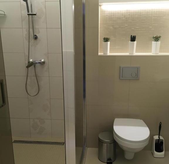 스탠다드 룸, Forras