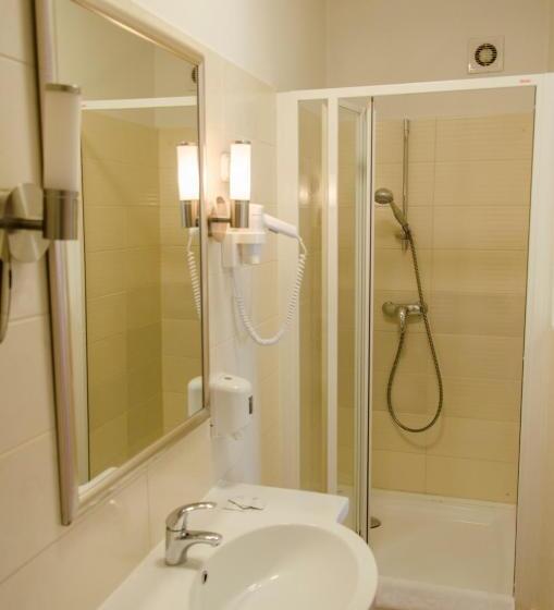 스탠다드 룸, Forras