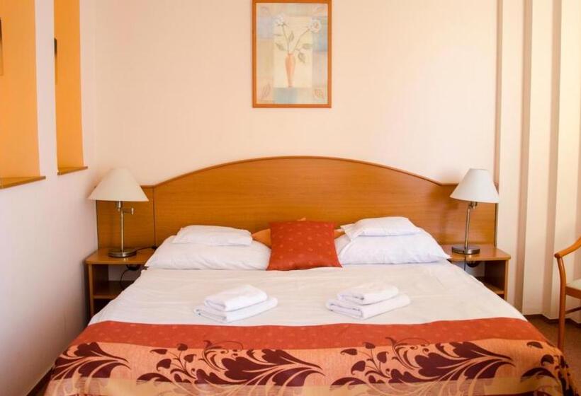 스탠다드 룸, Forras