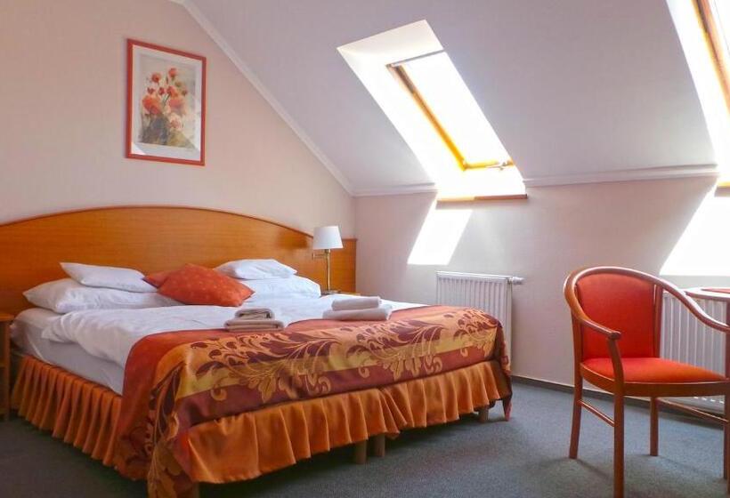 스탠다드 룸, Forras