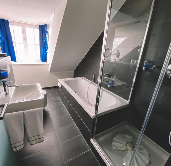 جناح, Hafenresidenz Stralsund