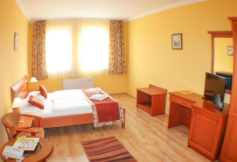 חדר סטנדרט, Járja