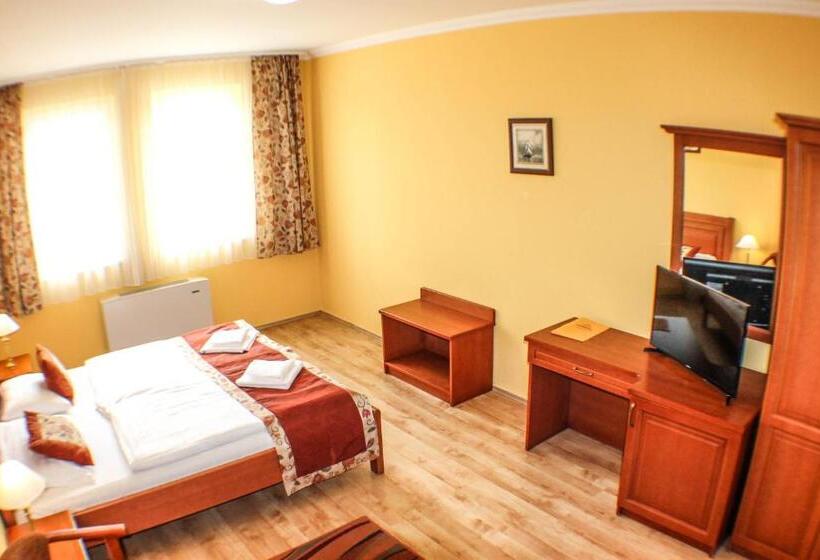 חדר סטנדרט, Járja