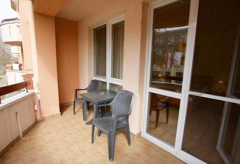 דירת חדר, Járja