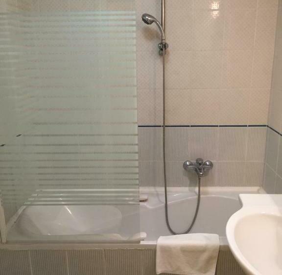 标准三人间, Korona