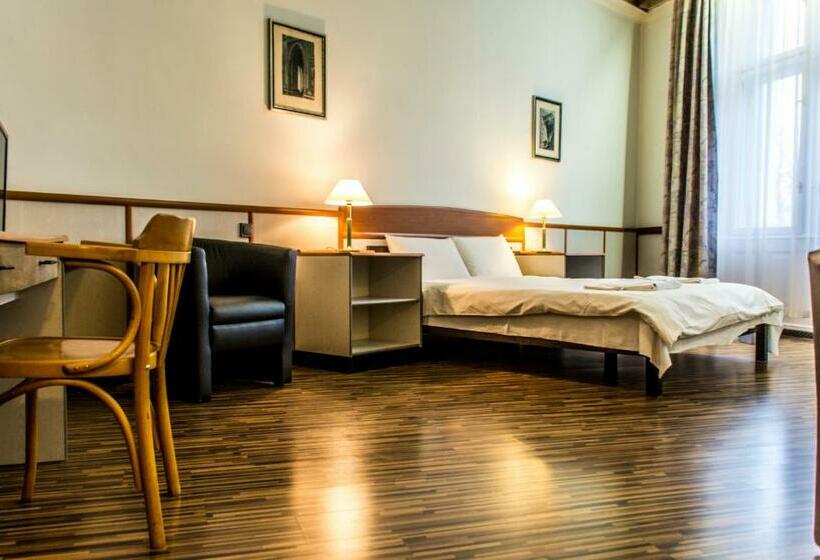 四人标准间, Korona