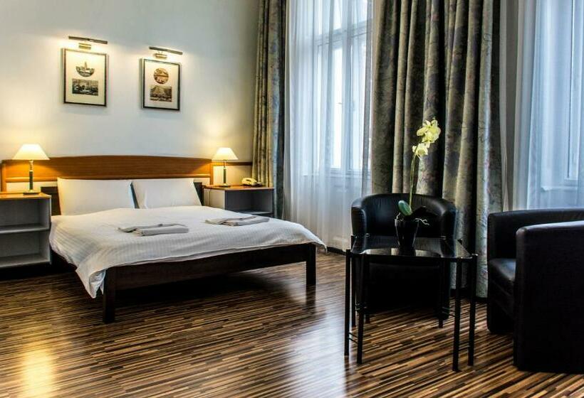 高级大房间, Korona