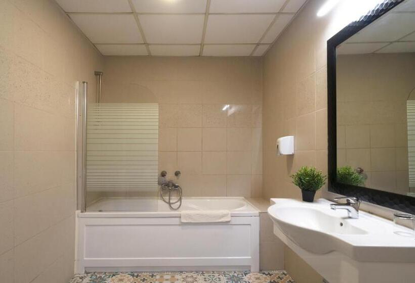 高级大房间, Korona