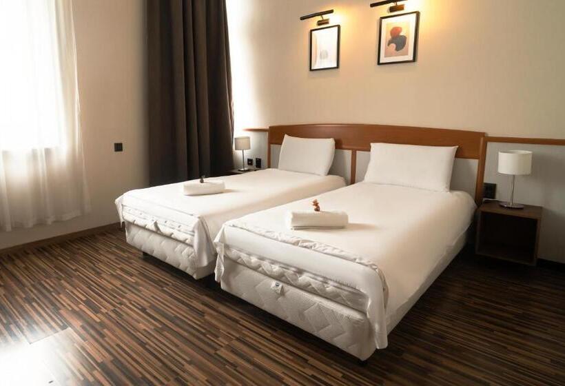 高级大房间, Korona