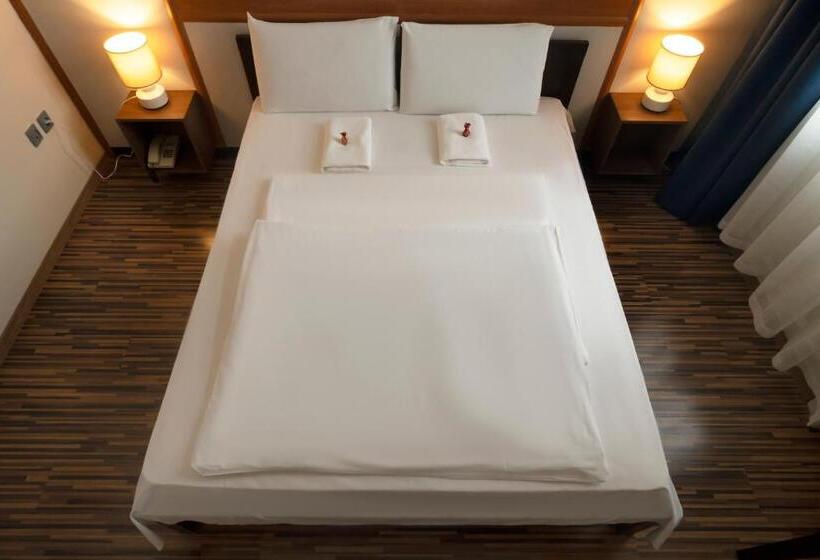 高级大房间, Korona