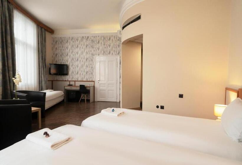 高级三人间, Korona