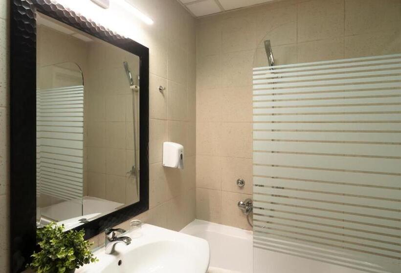 高级三人间, Korona