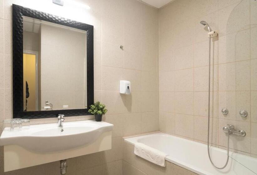 四人高级间, Korona