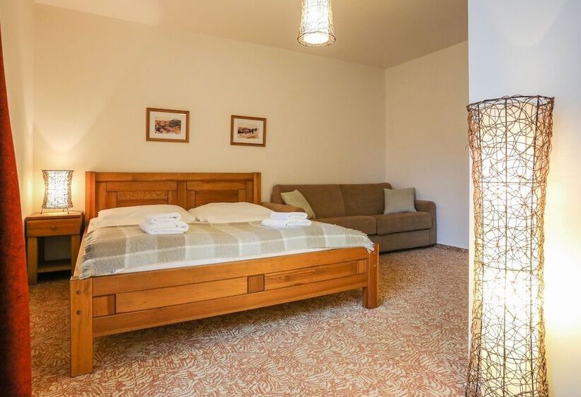 高级套房, Mikulášska Chata