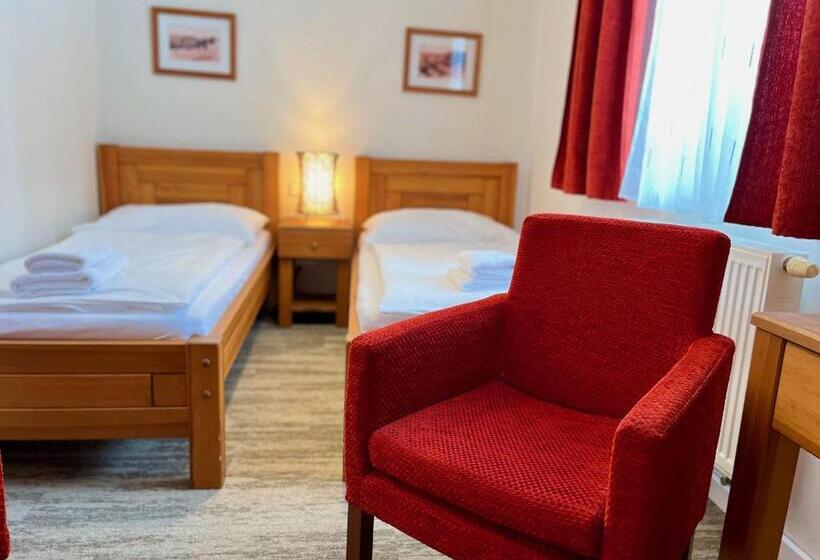 标准间, Mikulášska Chata