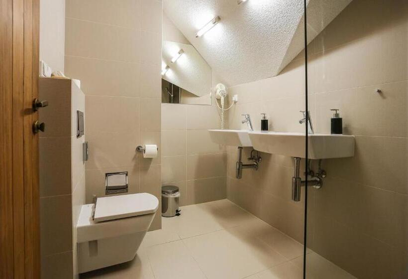 高级套房, Mikulášska Chata