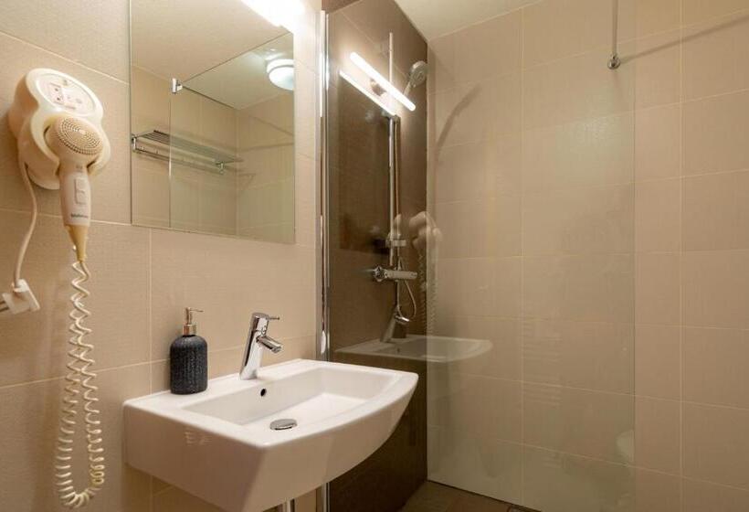 标准间, Mikulášska Chata