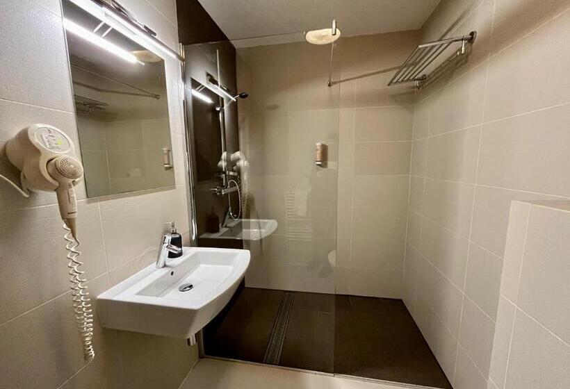 标准间, Mikulášska Chata