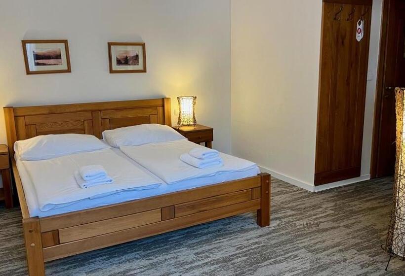 标准间, Mikulášska Chata