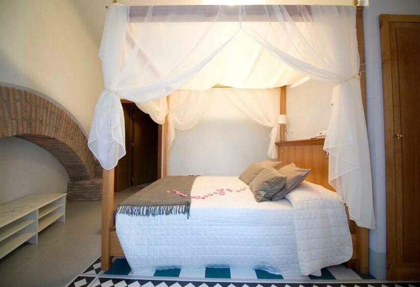 اتاق لوکس با وان آب گرم, Modà Antica Dimora