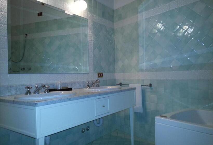 اتاق لوکس با وان آب گرم, Modà Antica Dimora