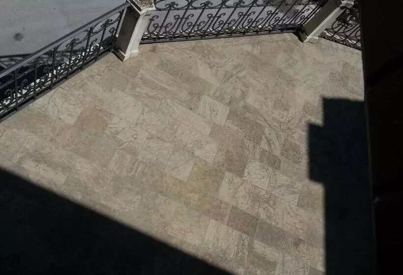 اتاق لوکس با وان آب گرم, Modà Antica Dimora