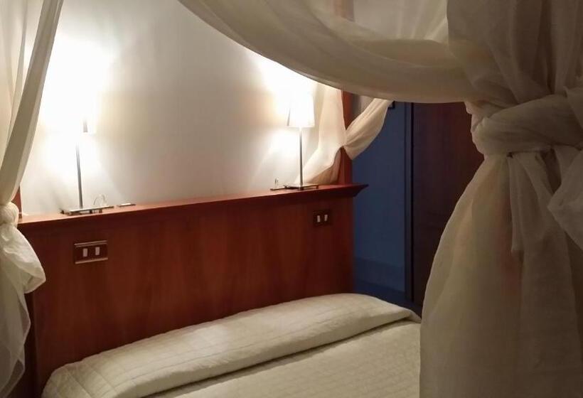 اتاق لوکس با وان آب گرم, Modà Antica Dimora