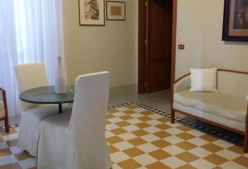 اتاق لوکس با وان آب گرم, Modà Antica Dimora