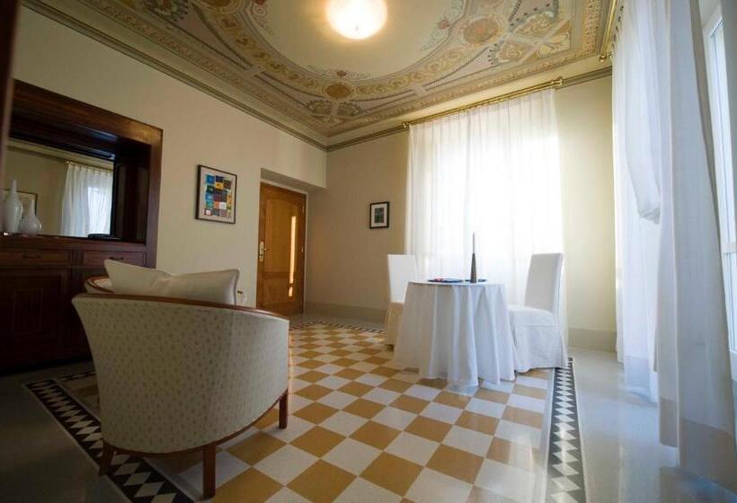 اتاق کلاسیک سه تخته, Modà Antica Dimora